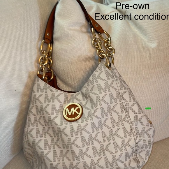 Michael Kors Handbags - Michael Kors Cream and Brown Shoulder Bag USED!!!! In great condition!!!!
